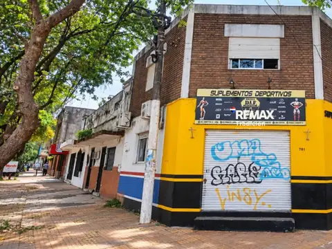 Venta departamento y cochera con loc comerciales