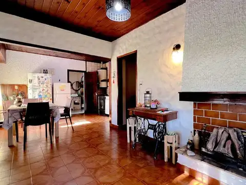 Casa en Venta con 2 cocheras