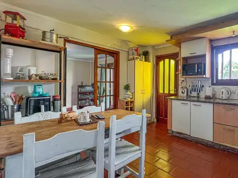 CASA 4 AMBIENTES CON PARQUE EN VENTA APTA CREDITO