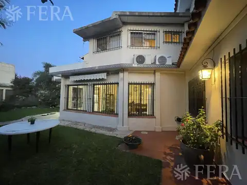 Venta de casa 5 ambientes con jardin y quincho en Quilmes
