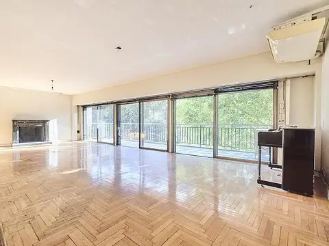 Departamento a la venta cinco ambientes con cochera. Recoleta