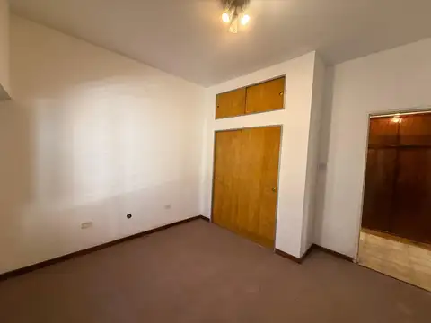 VENTA PH 2 AMB. AMPLIO CON PATIO Y PARRILLA