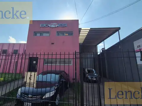 Galpón y local comercial en Alvear al 700