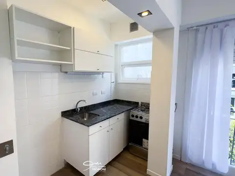 Departamento de un ambiente al frente con balcón francés, a tres cuadras de Plaza Colón, Mar del Pla