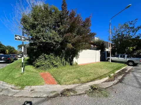 Martin Miguel de Güemes e/ Laprida y Avenida Juan José Paso