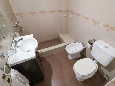 VENTA Piso 3 Amb c/patio. Parque Chacabuco