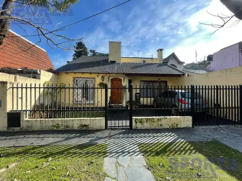 Casa 6 ambientes con 2 baños