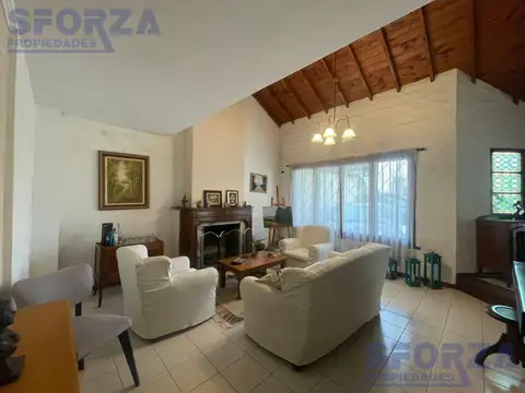 Casa 6 ambientes con 2 baños