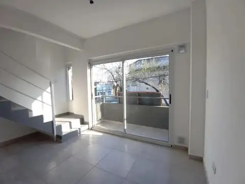 Dúplex en venta - 1 Dormitorio 2 Baños - Monte Castro