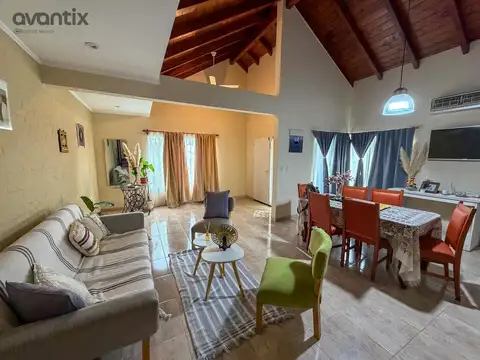 Casa 5 ambientes con 2 baños