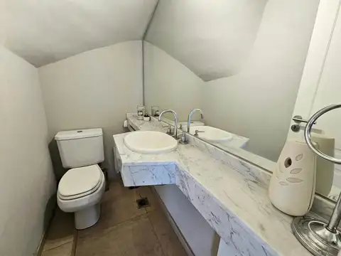 Casa en Venta con 5 cocheras