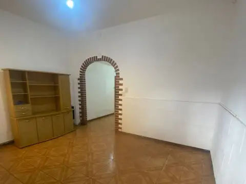 Depto Tipo Casa en Alquiler en Caseros, $ 680.000