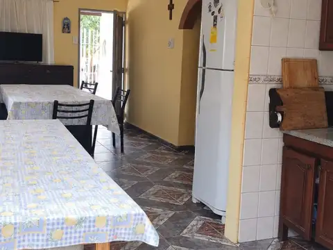 Casa 4 ambientes con 2 baños