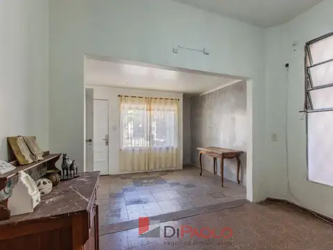 Casa 6 ambientes con 2 baños