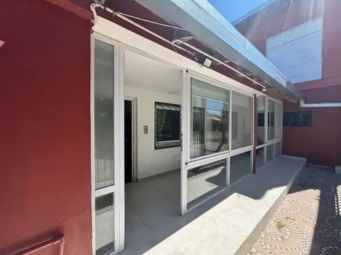Casa 10 ambientes con 3 baños