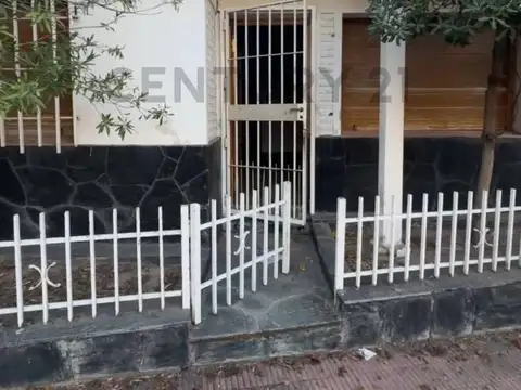 CASA EN VENTA A REMODELAR EN GODOY CRUZ