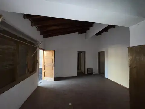 CASA EN VENTA A REMODELAR EN GODOY CRUZ