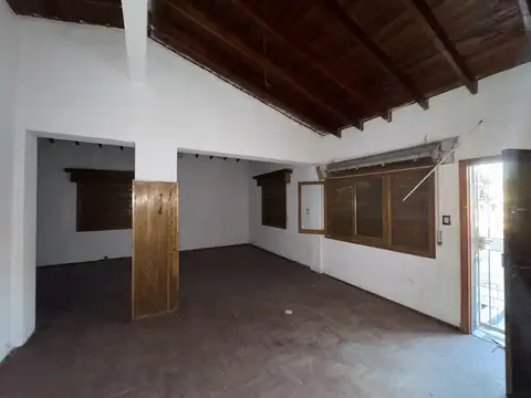 Casa 5 ambientes con 2 baños