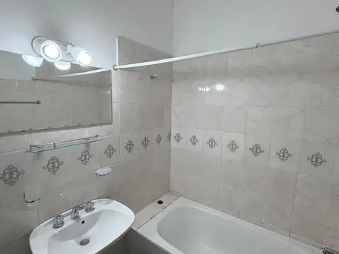 DEPARTAMENTO TIPO CASA DE 2 AMBIENTES CON ESCRITORIO