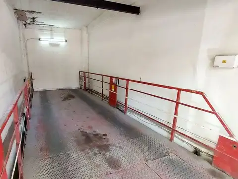 Venta cochera fija cubierta  zona Plaza Mitre