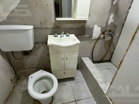 Casa 8 ambientes con 3 baños