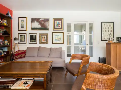 Casa 7 ambientes con 2 baños