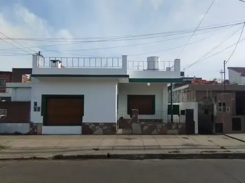 CASA DE TRES AMBIENTES AMPLIOS