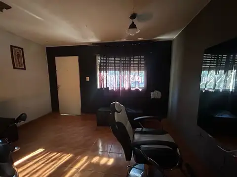 Casa 7 ambientes con 2 baños