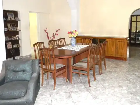Casa en Venta con 4 cocheras