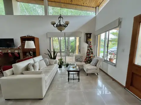 Casa 5 ambientes con 3 baños