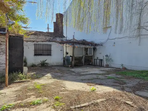 VENTA  CASA CASTELAR 3 AMBIENTES APTA CREDITO