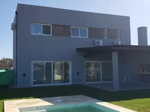 Casa En Venta 5 Ambientes Pilar +54 9 