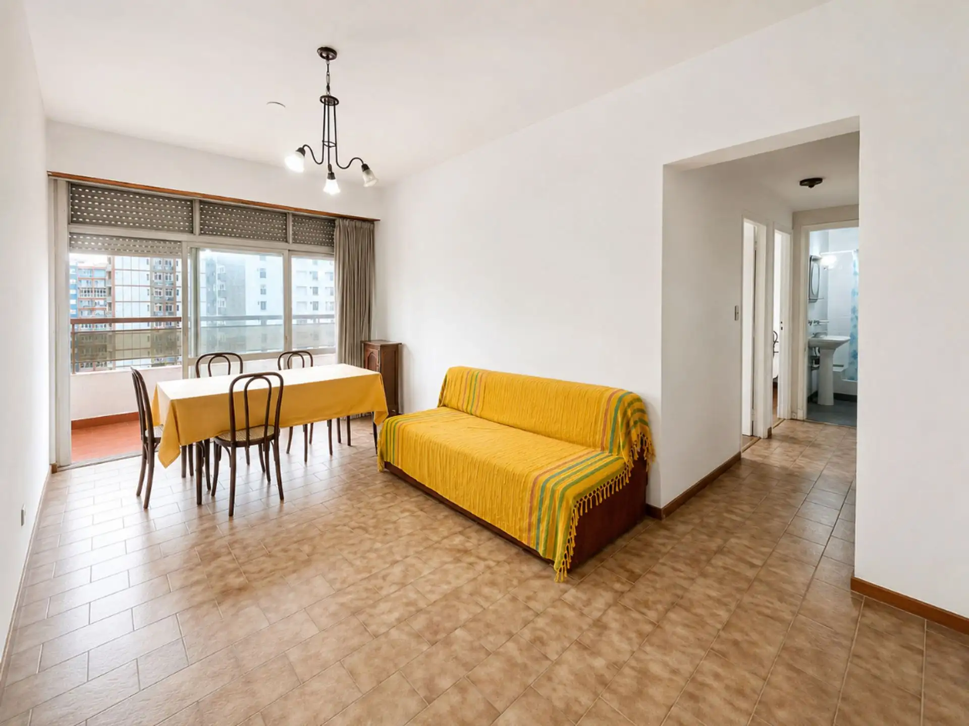 Dpto 3 amb en venta en Centro al frente c/ terraza