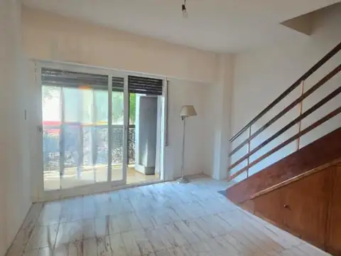 EN VENTA DEPTO DUPLEX 3 AMB EN CABALLITO
