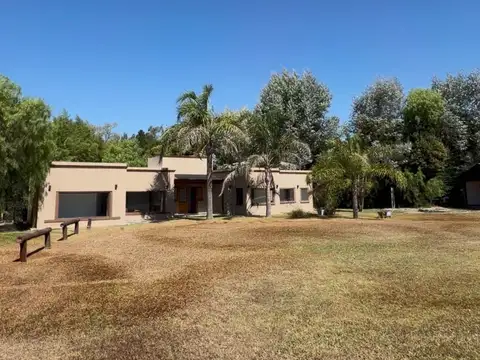 Casa en Alquiler en Campana, USD 1.800