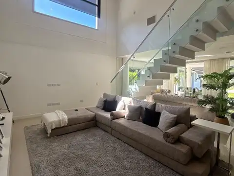 Casa 4 ambientes con 4 baños