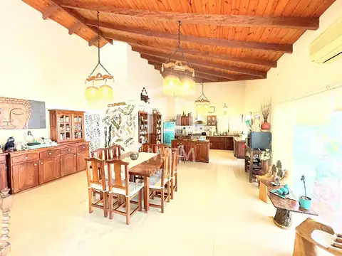 Casa en Venta con 3 cocheras