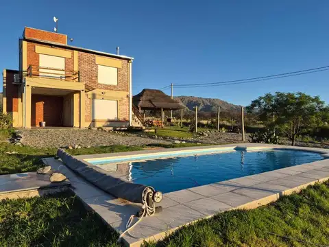 CASA CON 2 DPTOS - AYRES DE LARCA - APTO CREDITO