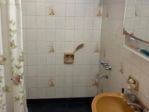 CASA SOBRE 2 LOTES DE 2 DORMITORIOS