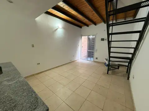 Depto Tipo Casa en Alquiler en Lanus Oeste, $ 420.000
