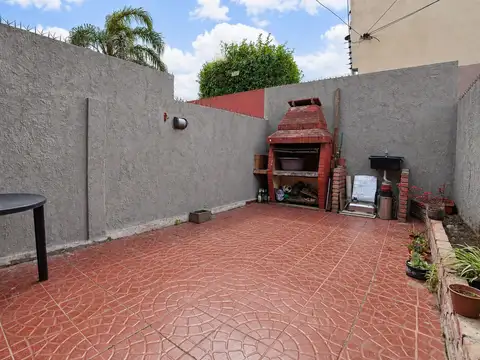 Juan Larrea 700