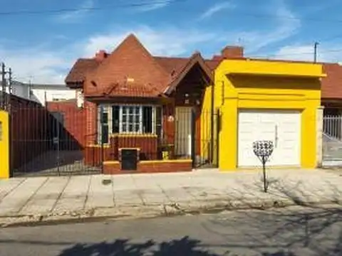 Casa en Venta con 2 cocheras