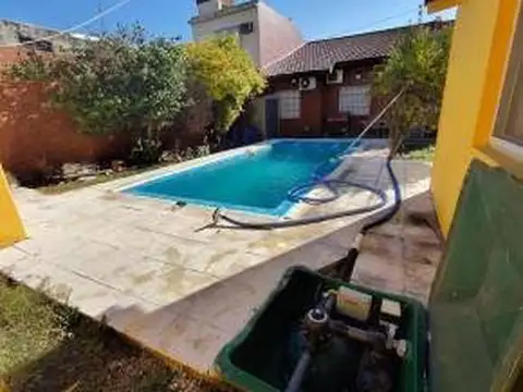 Casa en venta c/ cochera en Lomas del Mirador