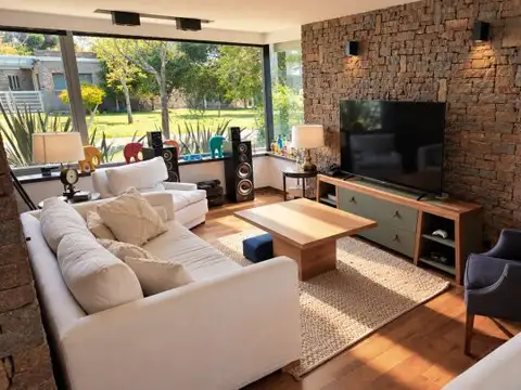 Casa 5 ambientes con 2 baños