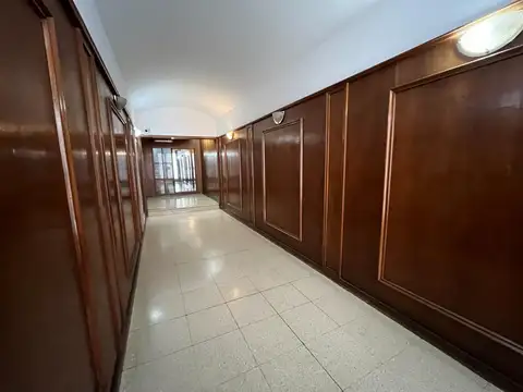 Venta. 2 Ambientes + Escritorio. Hipólito Yrigoyen 600