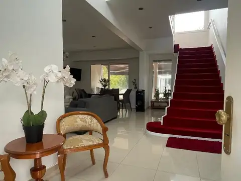Casa en Venta con 5 cocheras