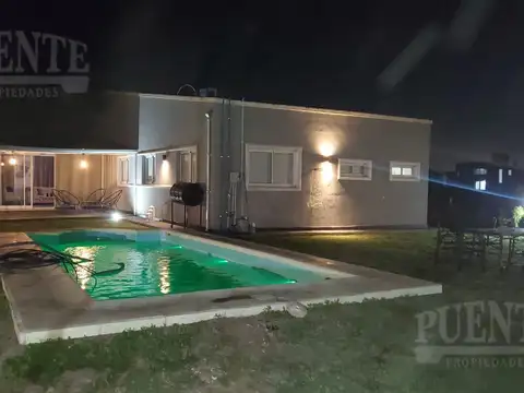 Casa en Alquiler con 2 cocheras