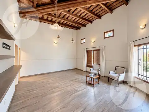 Casa 4 ambientes con 2 baños