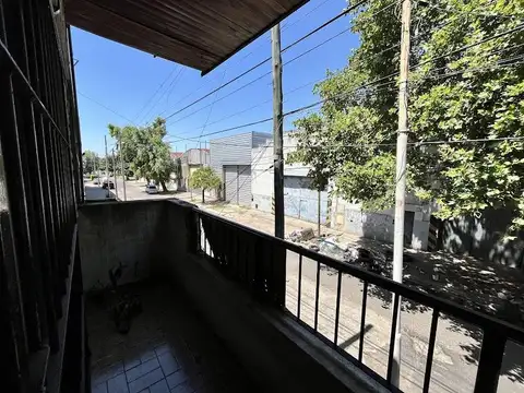 PH en Venta 4 Ambientes Primer Piso San Justo - Multifamiliar - Departamento y Patio en Segundo Piso