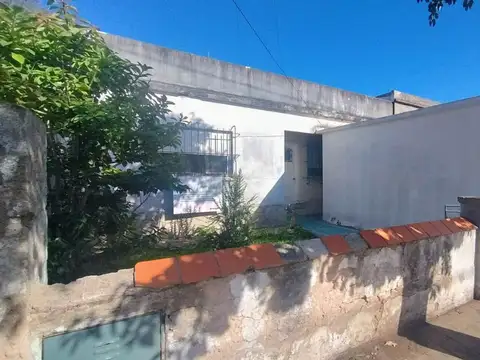 VENTA CASA C/JARDIN Y GARAGE LOTE PROPIO EZPELETA